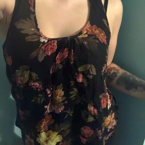 Beautiful flowy floral tank